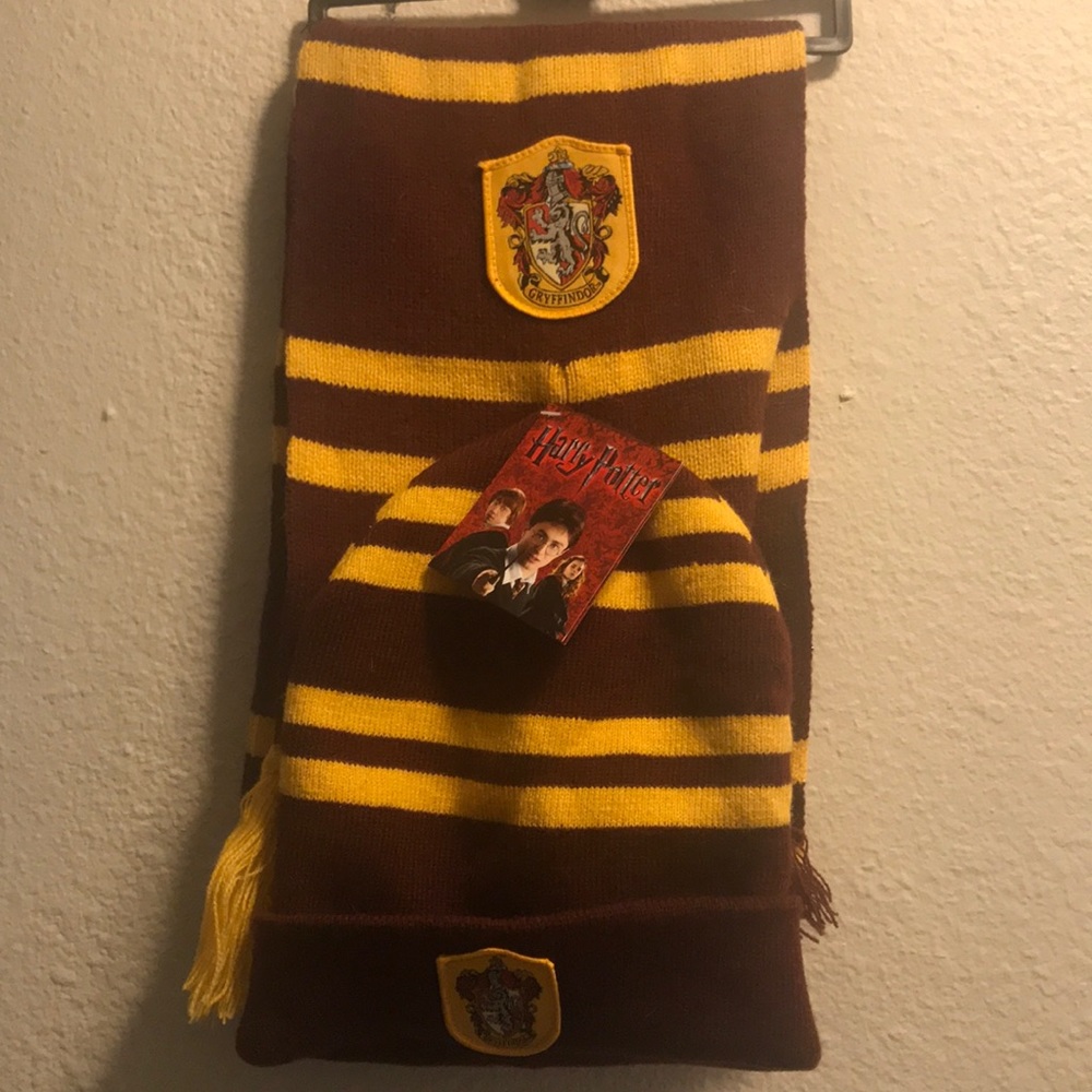 Harry Potter Gryffindor hat and scarf